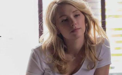 乌克兰Av女星艾米莉,从争议走向国际的璀璨星途