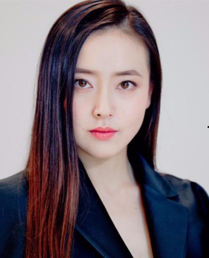 明星裴唯莹,璀璨星途，闪耀娱乐圈的璀璨明珠